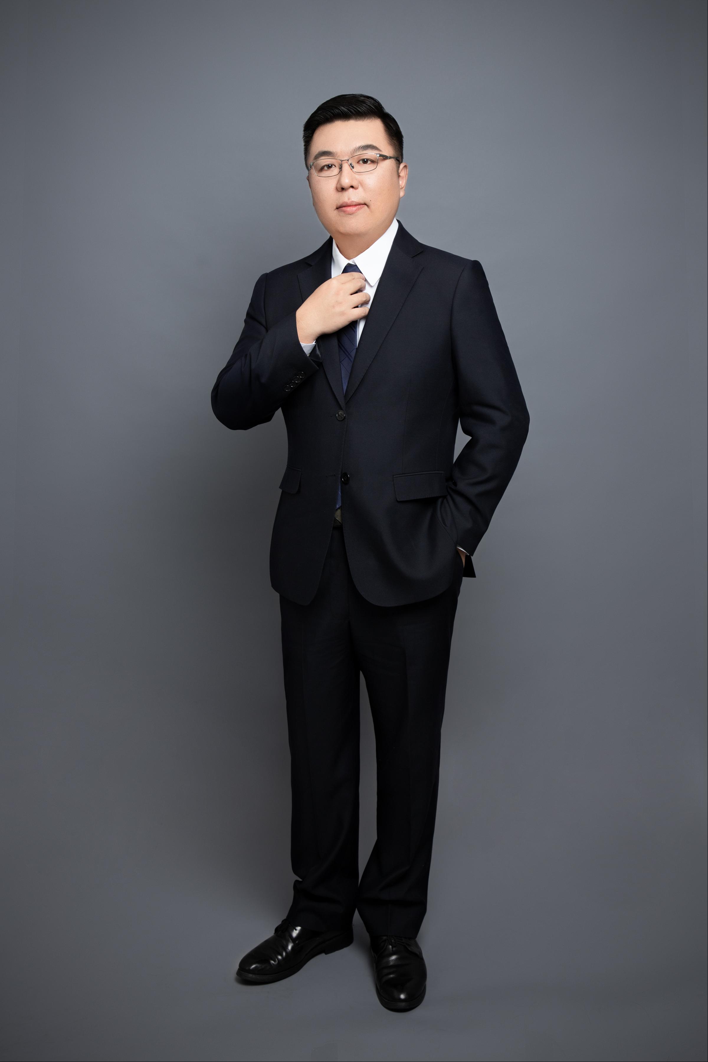 卫世铭律师职业照片